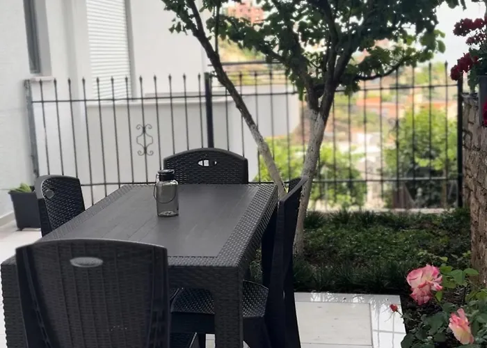 Sunset Hill Daire Saranda